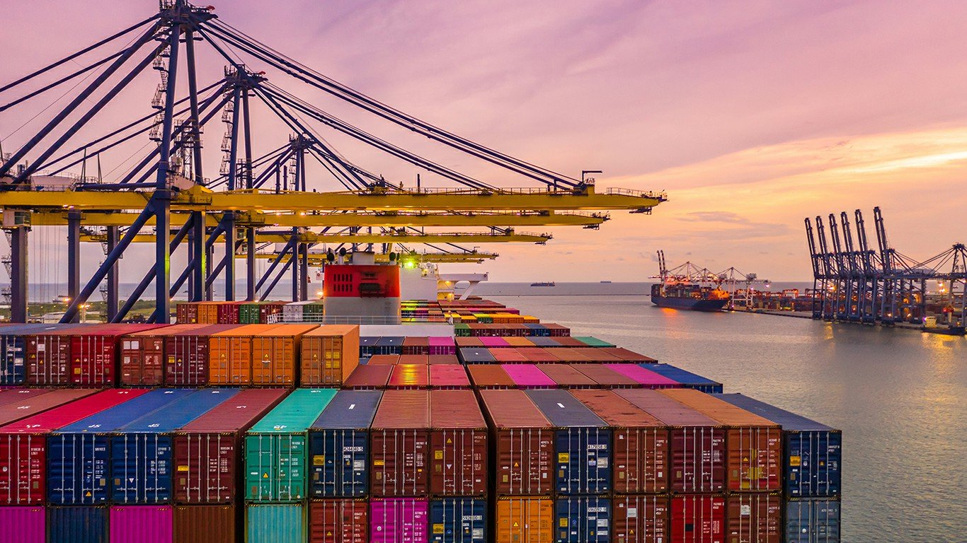 Navigating International Trade: The Role of Exportshub in Your Success